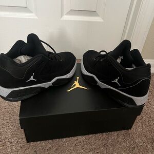 Jordan Men's Black and Gray Sneakers